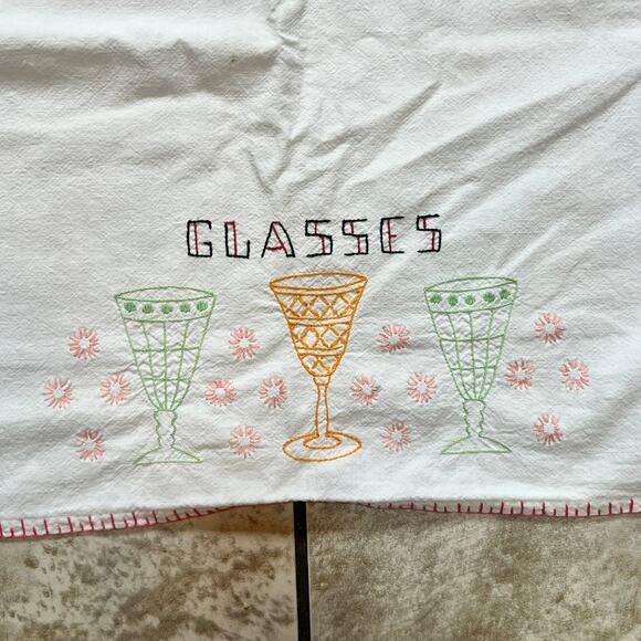 Vintage Embroidered Tea Towel Glasses Floral Design Pink Scallop Edge Kitchen - Picture 1 of 11